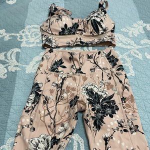 Workout set brand new bottom size 2 top size 32DD